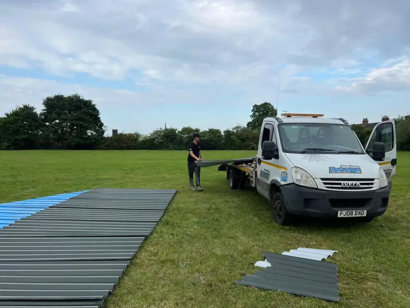 Jordan helping fix Grantham amature boxing club. Jordan helping fix Grantham amature boxing club.: Swipe To View More Images